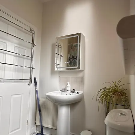 Проживание в семье - Millfield Ньюбридж