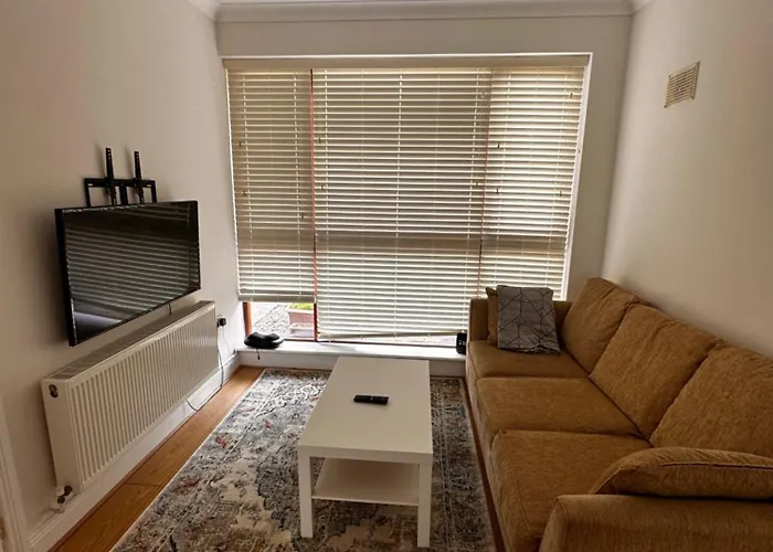 - Millfield Homestay Newbridge (Kildare)