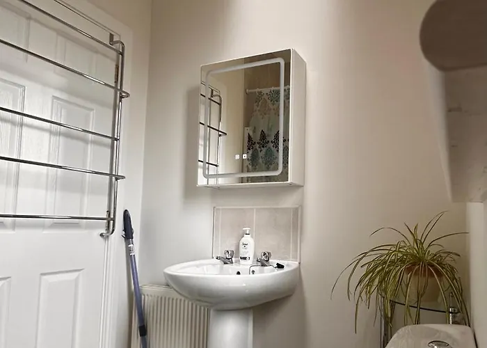 ホームステイ - Millfield ニューブリッジ